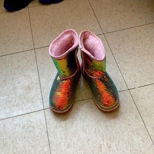 Pink are a size 5, the Adidas are a size 4,and the sketches is a size 2